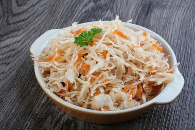 Салат из квашенной капусты