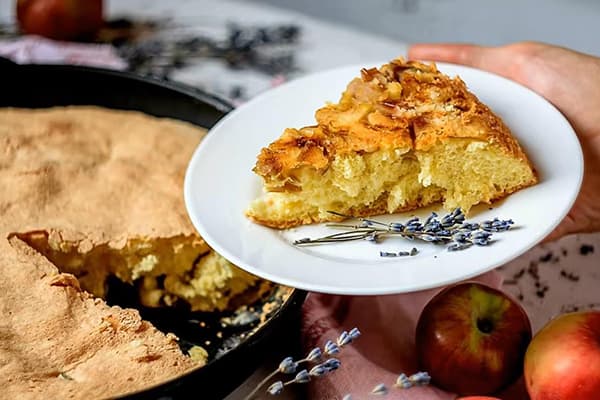 Шарлотка с яблоками