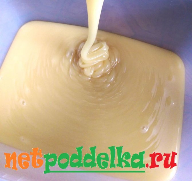 Свежий аккураевый мед